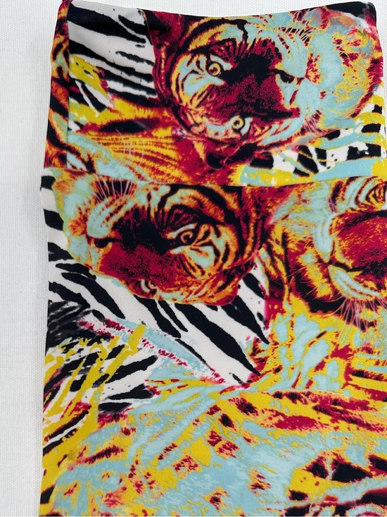 Onzie Pants - Capri Pop Art Tiger 🐯 Print Cropped Leggings Multicolored Graphic  RAWR!